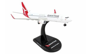 Daron 1/300 QANTAS B737-8 Alice Springs VH-VYE PS58155