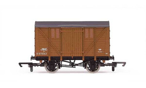 Hornby BR, 10T Quad Vent Meat Van - Era R60029