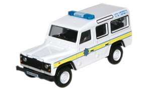 Oxford Diecast Garda Land Rover Defender Station Wagon 76DEF004