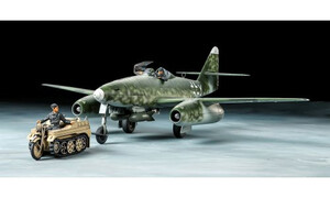 Tamiya Messerschmitt Me262 A-2a with Kettenkraftrad 25215