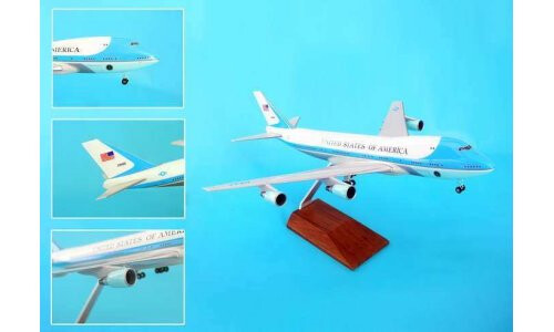 Skymarks 1/200 Air Force One VC25 with Gear and Wood Stand SKR5005