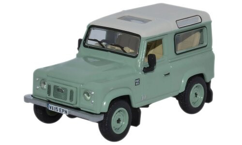 Oxford Land Rover Defender 90 Grasmere Green Heritage 76LRDF007HE