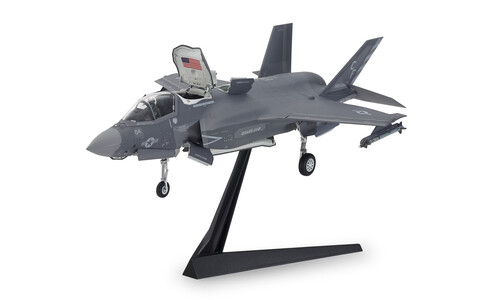 Tamiya Lockheed Martin F-35 B 60793 On Stand