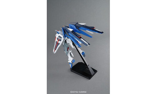 Gundam MG Freedom Gundam Ver 2.0 1/100