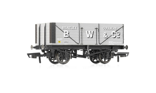 Hornby Triple Wagon Pack, B.W & Co, J. James & Co. & Newstead Colliery - Era 3